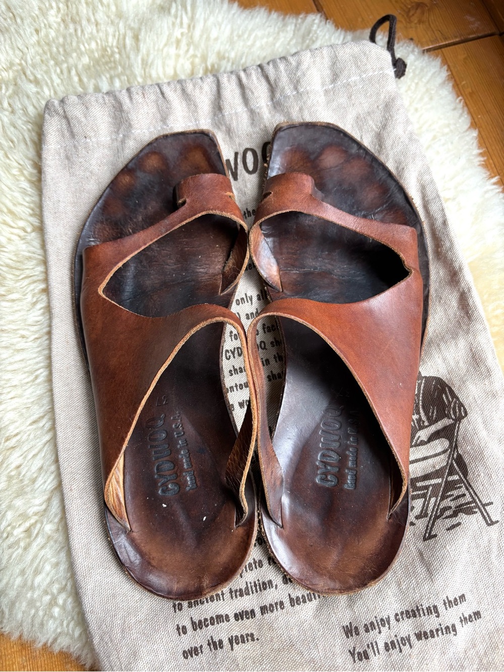 Cydwoq Handcrafted Leather Sandals - Picture 4 of 10